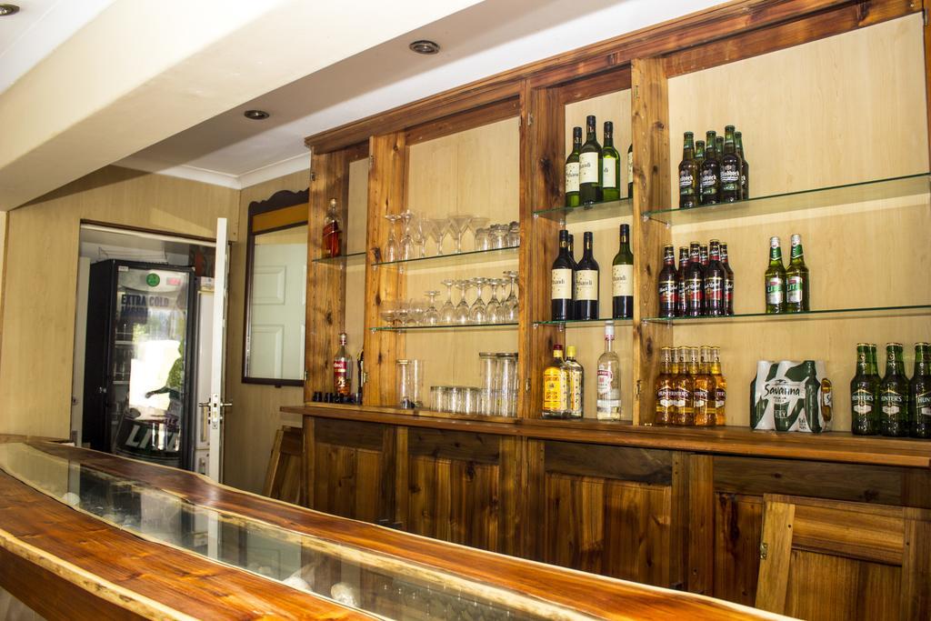 The Russel Hotel Книсна Екстериор снимка