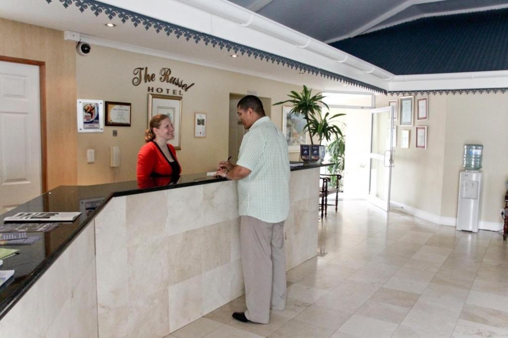 The Russel Hotel Книсна Екстериор снимка