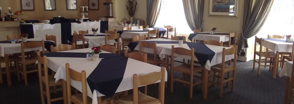 The Russel Hotel Книсна Екстериор снимка